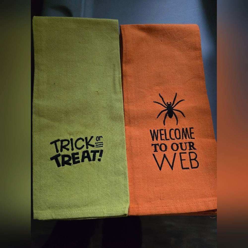 Source Unknown Green and Orange Halloween Towels